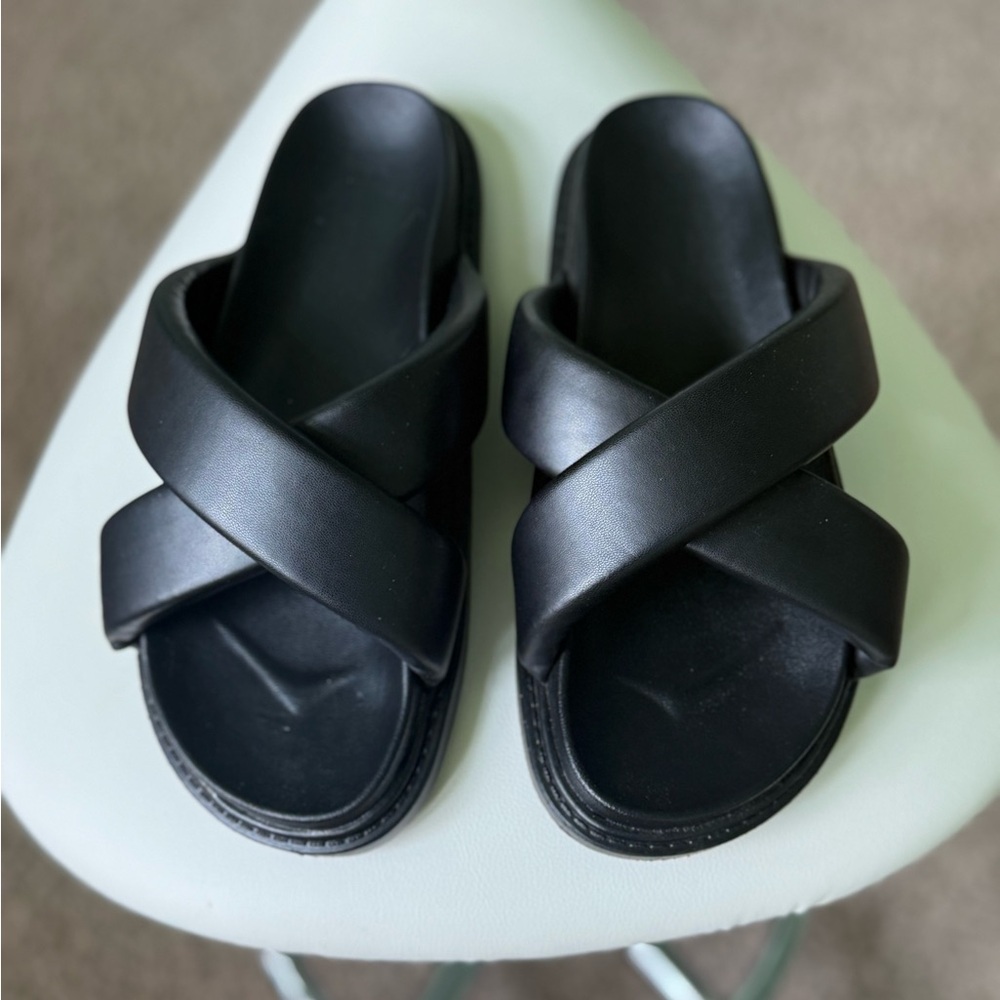 Black Crisscross Slide Sandals 6.5 Women’s